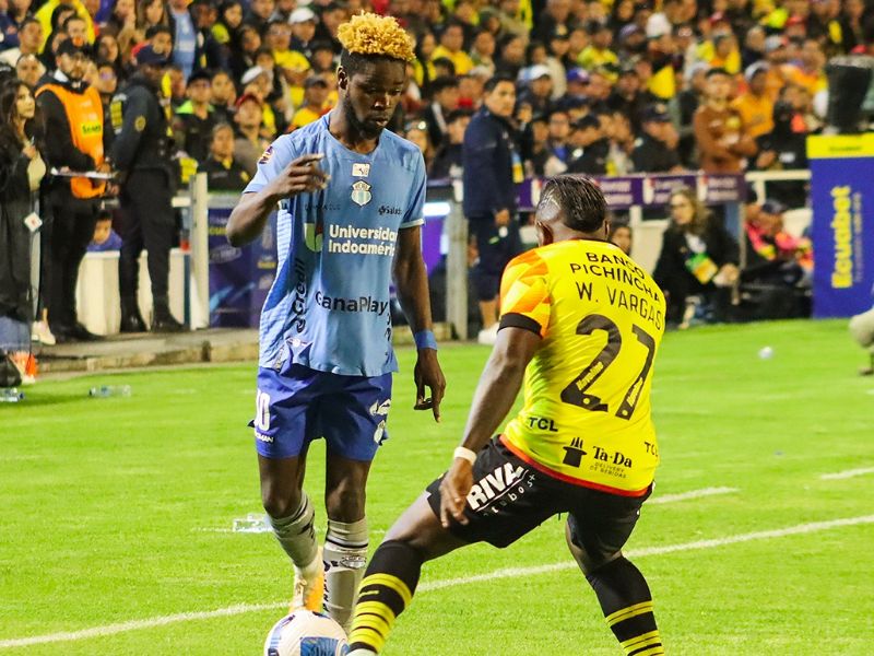 Macará y Barcelona igualan 1-1 en un vibrante duelo en Ambato