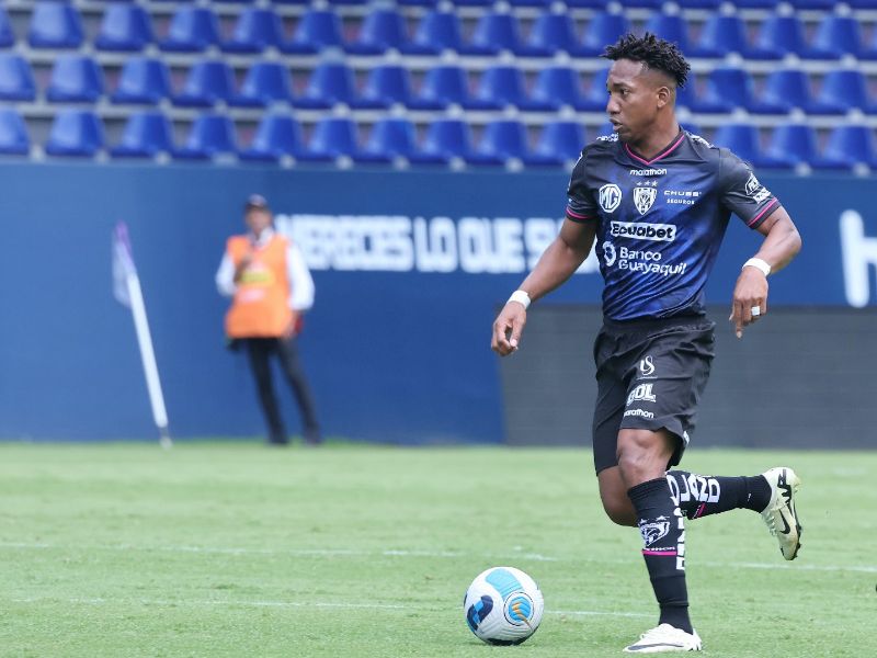 Independiente del Valle arrasa con una goleada de 3-0 sobre Libertad