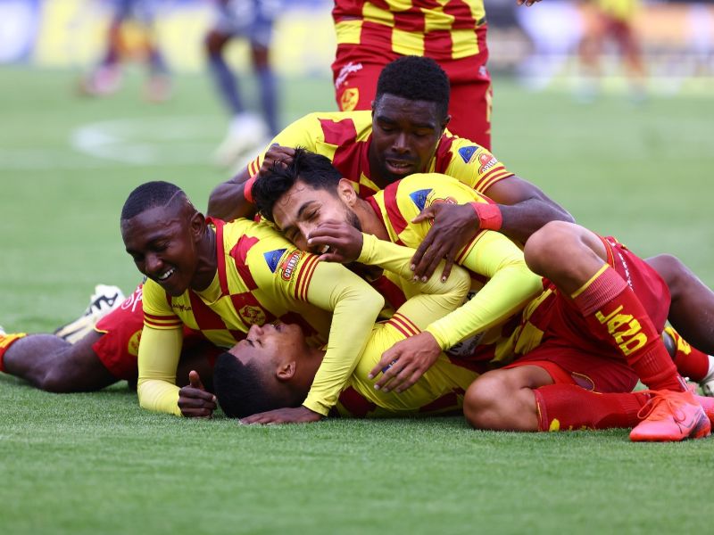 Aucas continúa en la cima tras vencer a Emelec: 3-1 en un emocionante encuentro