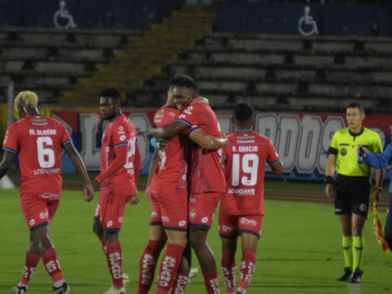 El Nacional se hace fuerte en su visita al estadio Olímpico Atahualpa y vence a Delfín