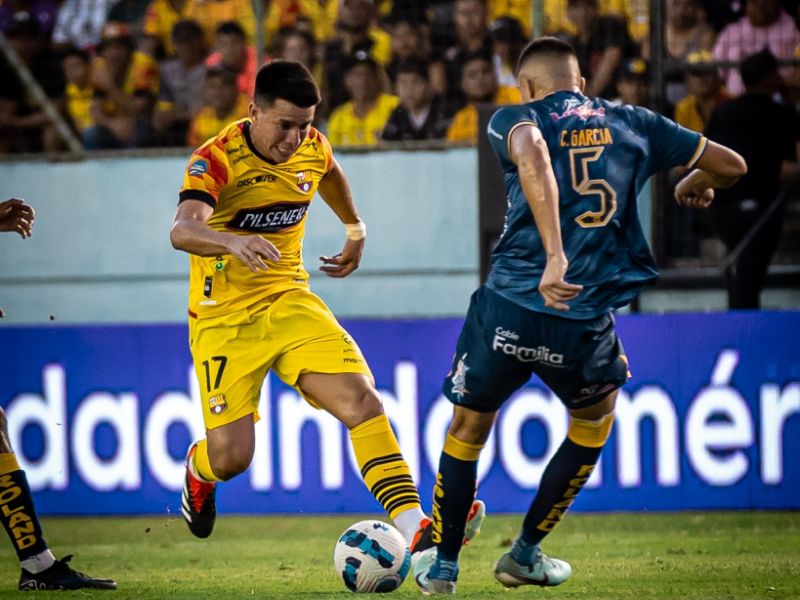 Barcelona se impone ante Delfín con un marcador de 3-1 en el Estadio Jocay