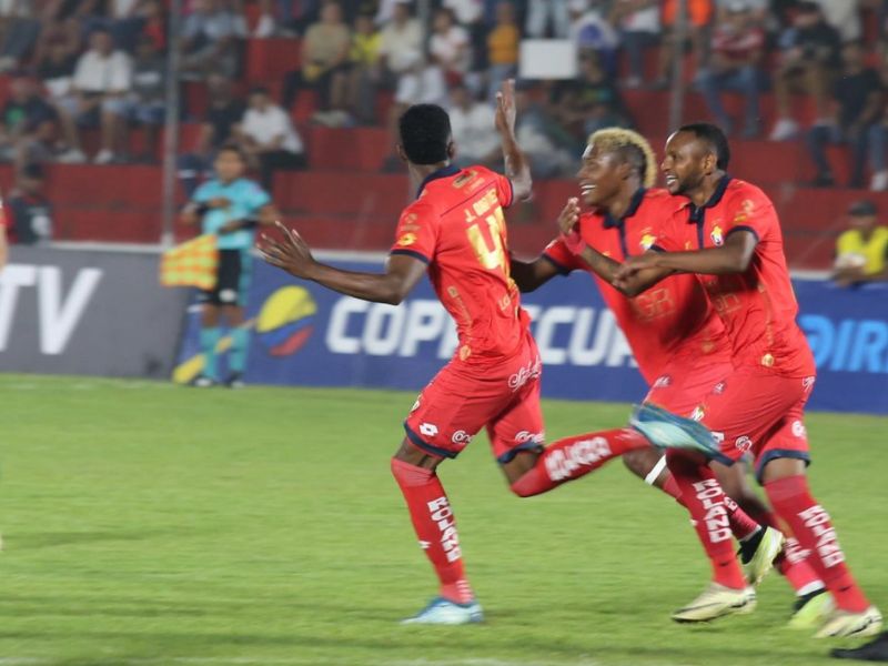 El Nacional remonta y avanza a cuartos de final de la Copa Ecuador