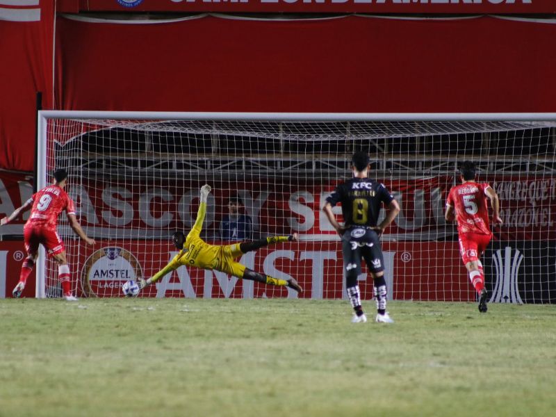 Independiente del Valle cayó 1 a 0 en su visita a Argentinos Jr por el grupo E de la Copa Libertadores de América
