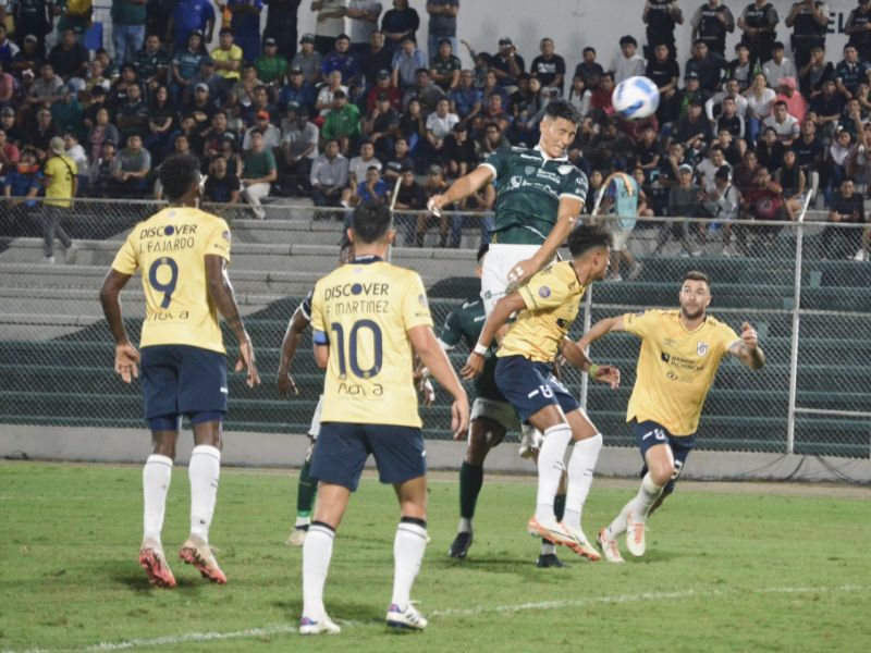 Intenso duelo en Machala: Orense y Universidad Católica empatan 2-2