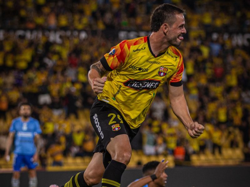 Octavio Rivero brilla con doblete en la victoria 2-1 de Barcelona SC sobre Macará