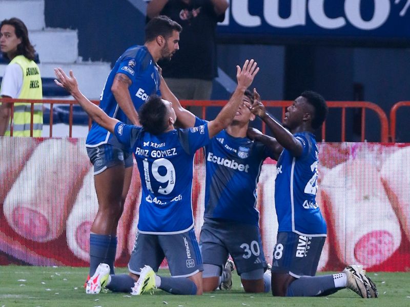 Emelec derrota 3-1 a Técnico Universitario y respira en la tabla de posiciones