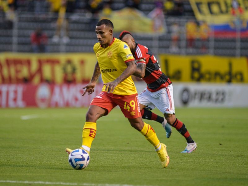 Papá Aucas, campeón del Ecuador derrota por 2 goles a 1 a Flamengo actual campeón de la Copa Libertadores de América en su estadio de Chillogallo