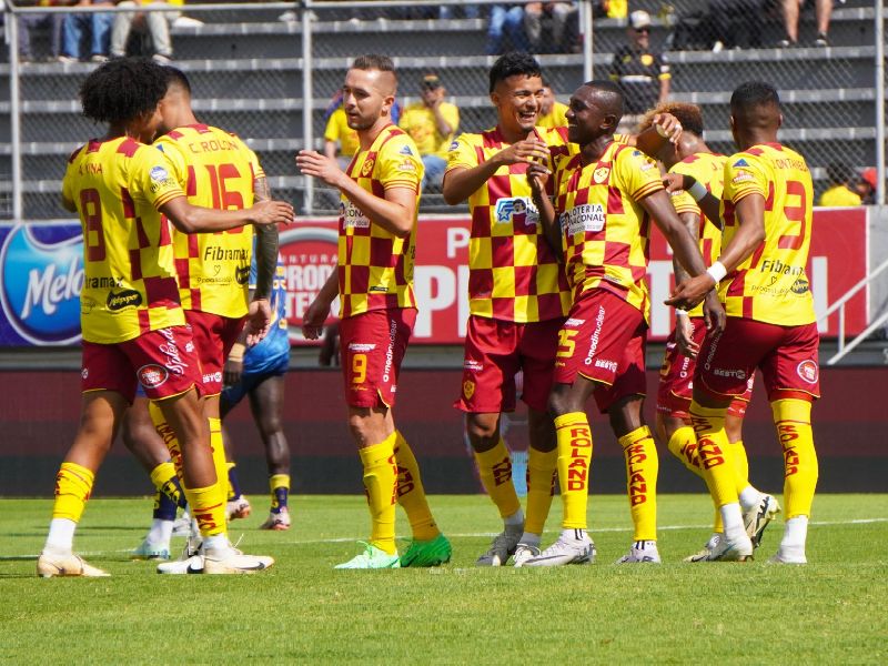 Aucas vence a Delfín y asegura su clasificación a la Copa Sudamericana 2025