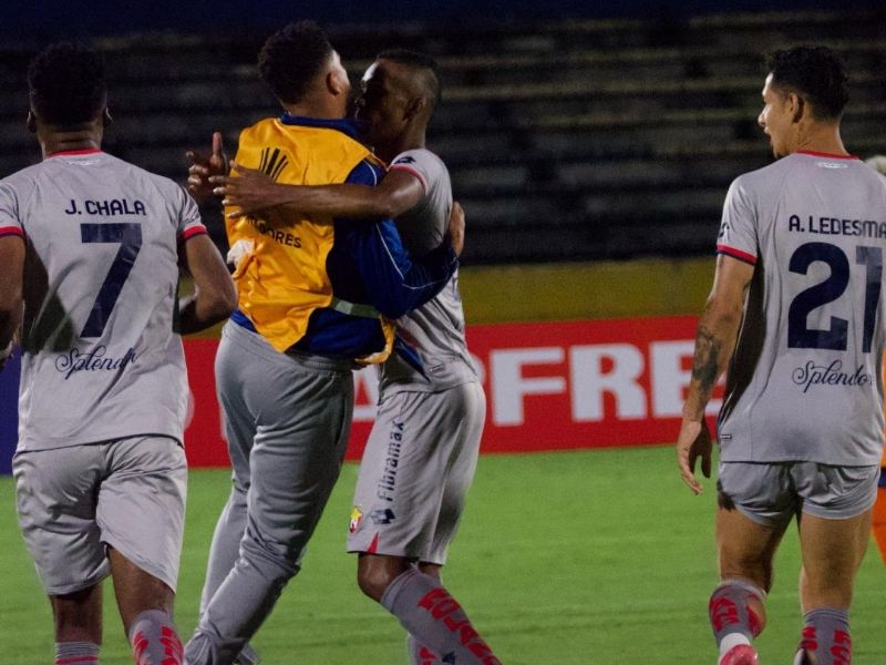 El Nacional, La máquina gris, remonta el marcador y en tanda de penales se impone 4-3 a Blooming de Bolivia por Copa Libertadores de América