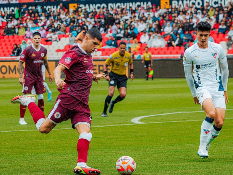 Sin goles en el Rodrigo Paz: Liga de Quito y Vinotinto Ecuador igualan 0-0