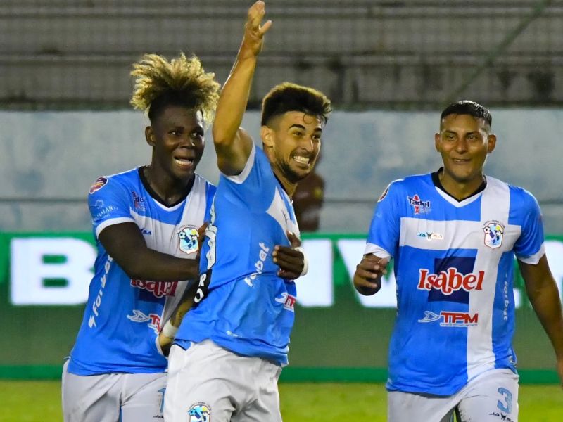 Partido electrizante: Manta FC gana 4-3 a El Nacional en el último suspiro