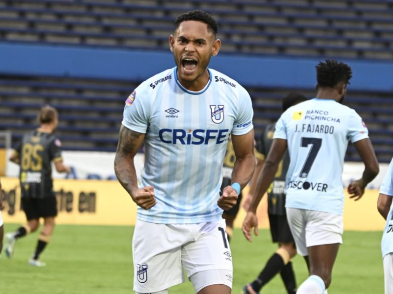 Universidad Católica golea 3-0 a Manta y sigue firme en la Liga Pro