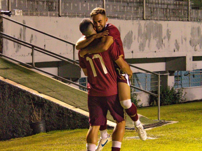 Vinotinto golea 5-0 a Delfín y se adueña del liderato en Liga Pro