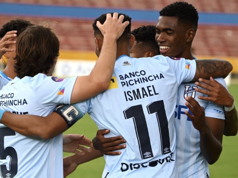 Universidad Católica vence 2-0 a Orense y sigue escalando en la tabla