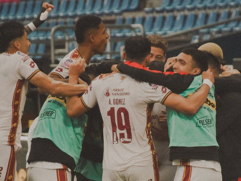 Deportivo Cuenca corta el invicto de Vinotinto Ecuador con un golazo de Mancinelli