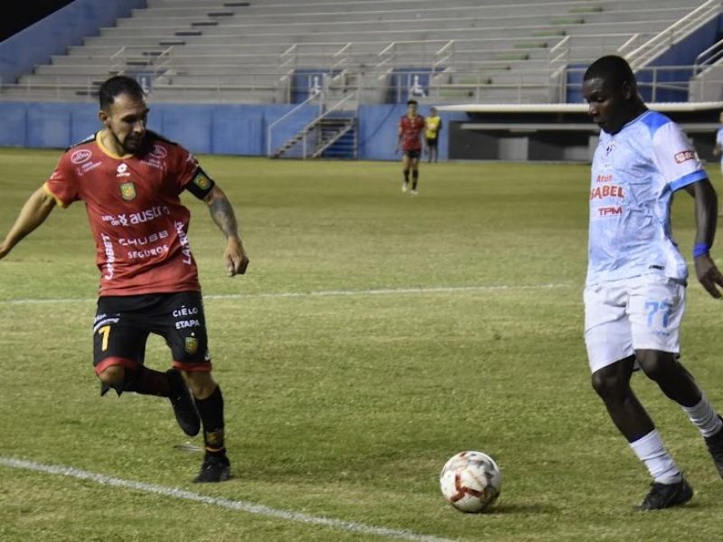 Cuenca supera a Manta 2-0 con autoridad en el Serrano Aguilar