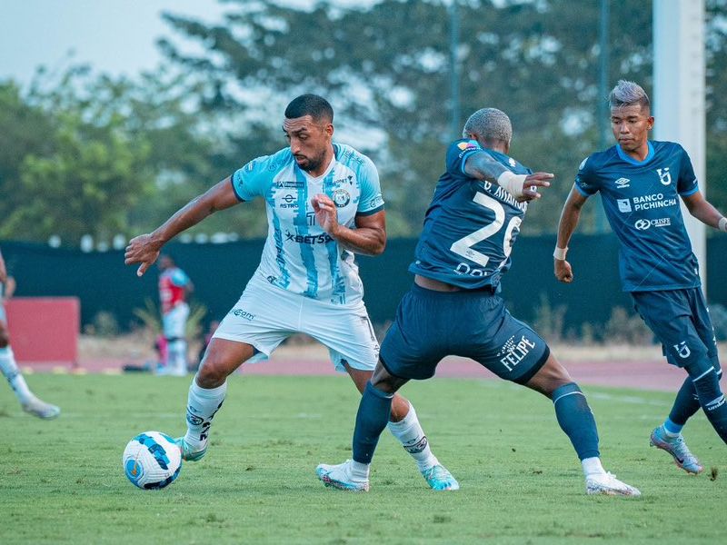 Empate sin goles entre Guayaquil City y Universidad Católica en el estadio Cristian Benitez