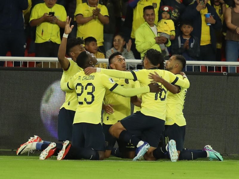 Ecuador se impone a Chile con solitario gol de Mena