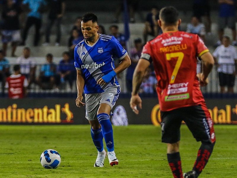 Emelec remonta en los últimos minutos para vencer a Deportivo Cuenca 2-1